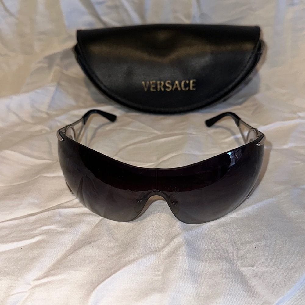 VERSACE 2086 Sunglasses in color 10008G with case
